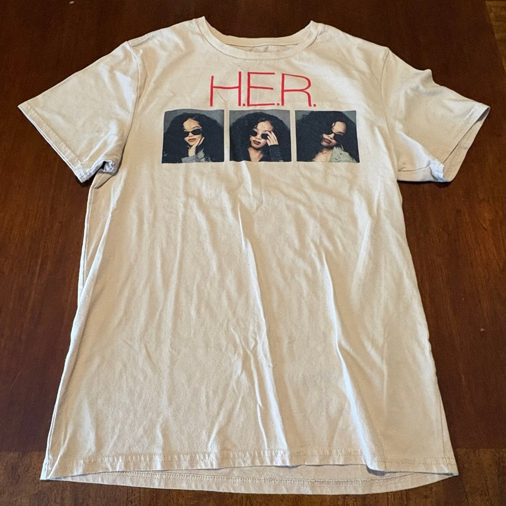 HER. T Shirt "I Used To Know Her" Tour Graphic Tee Size Medium
